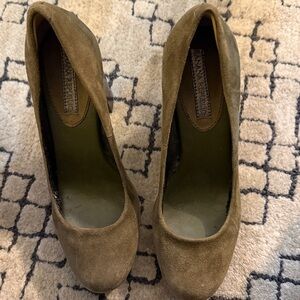 Banana Republic "Union" Dark Olive Suede Platform Block Heel Pumps 6.5